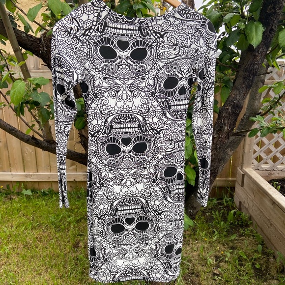 Boohoo Skull Print Stretch Jersey Dress - Picture 3 of 3